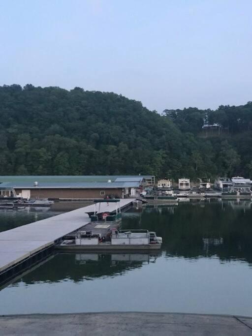 Driftwood Cottage With Hot Tub On Lake Cumberland Russell Springs Exterior foto